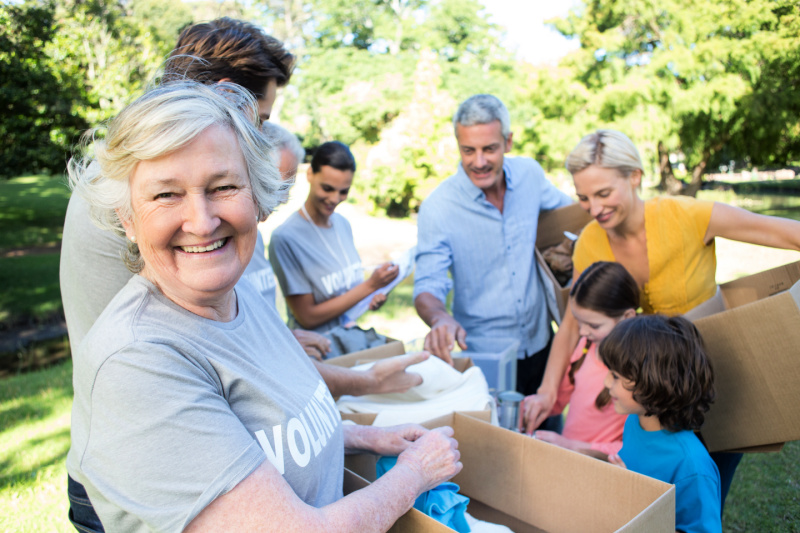 people with boxes volunteering