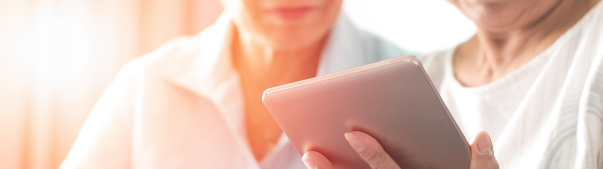 2 women looking at tablet